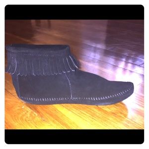 Minnetonka black leather bootie